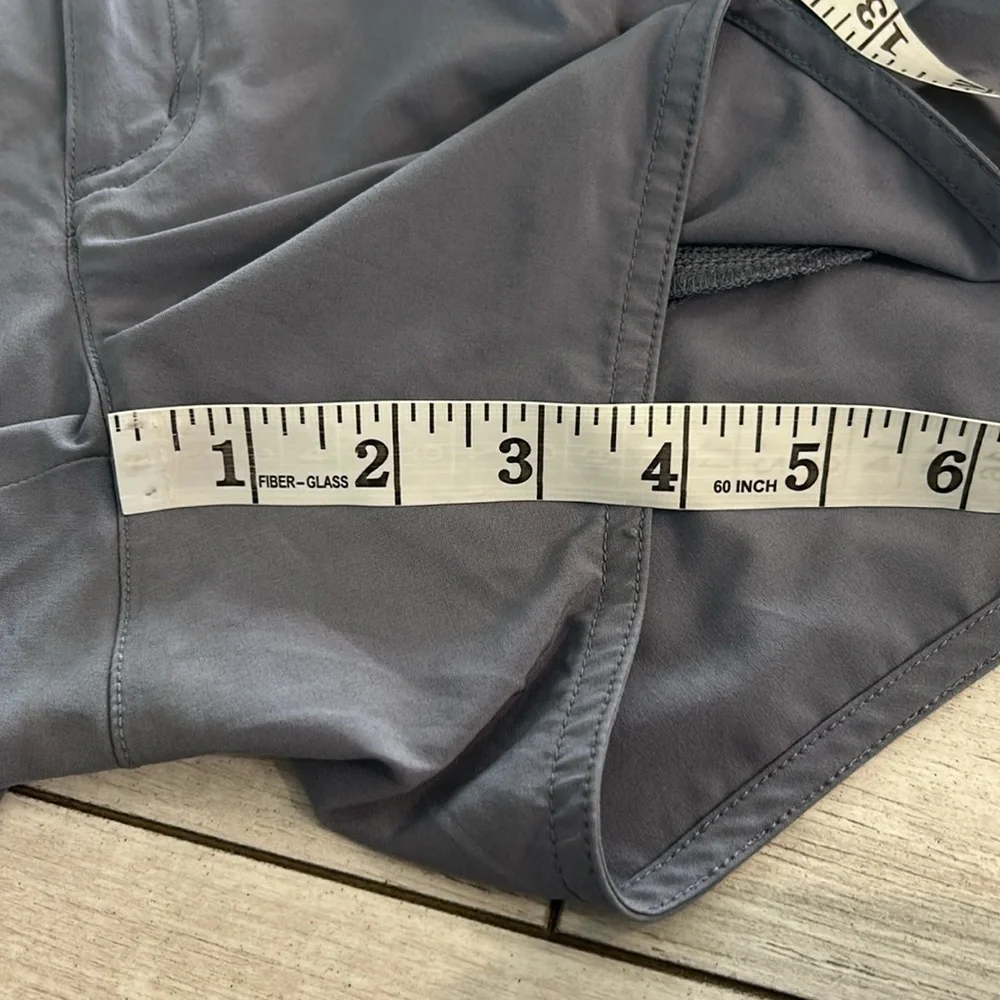 Athleta Gray Wahina Side Zip Back Pockets shorts size 4